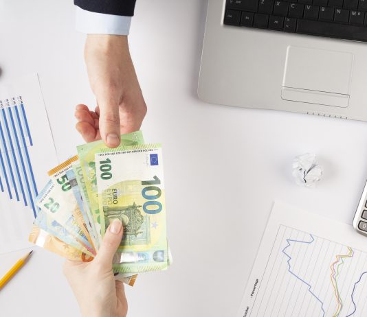 Diaspora për nëntë muaj dërguan mbi 916 milionë euro në Kosovë