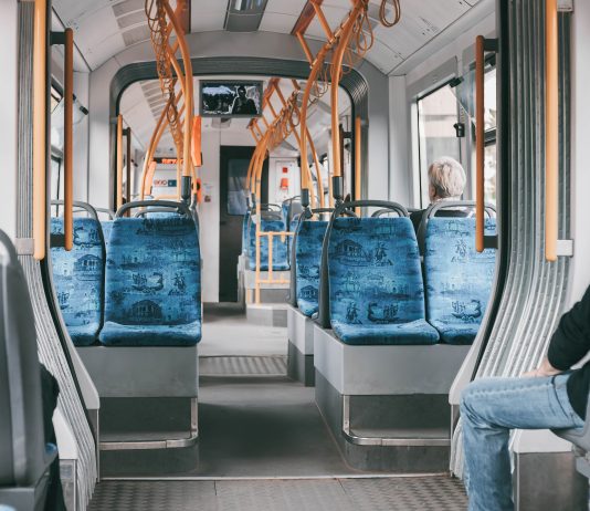 A e dini pse ulëset e autobusëve kanë dizajne të çuditshme?