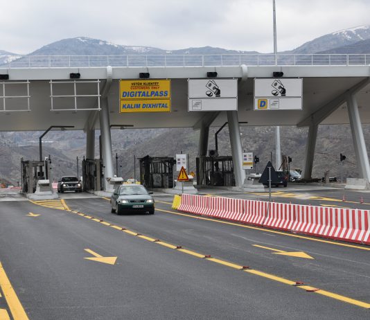 Qeveria shqiptare lajmëron uljen e taksës në Rrugën e Kombit