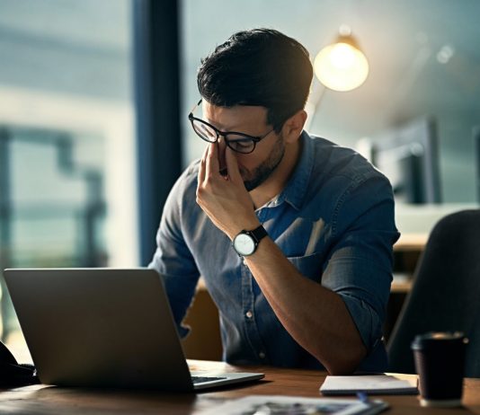 ILO: Dhuna në punë është shumë e përhapur – rreth 18 për qind përjetuan fyerje, ngacmim ose frikësim