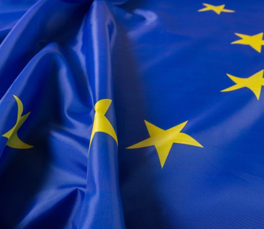 Europa miratoi një nga ligjet më të rëndësishme në ndryshimin klimatik. Emetimi i karbonit do “kushtojë” më shumë