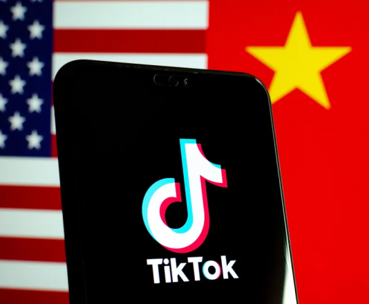 SHBA po mendon ndalimin në të gjithë vendin të TikTok. Britania e ndalon te telefonat e zyrtarëve