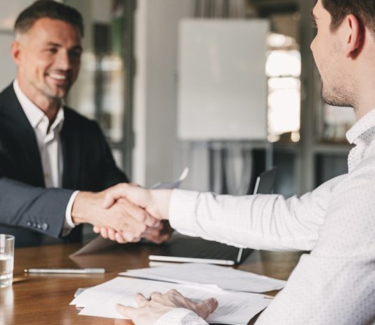 5 mënyra për të tingëlluar bashkëpunues në një intervistë pune