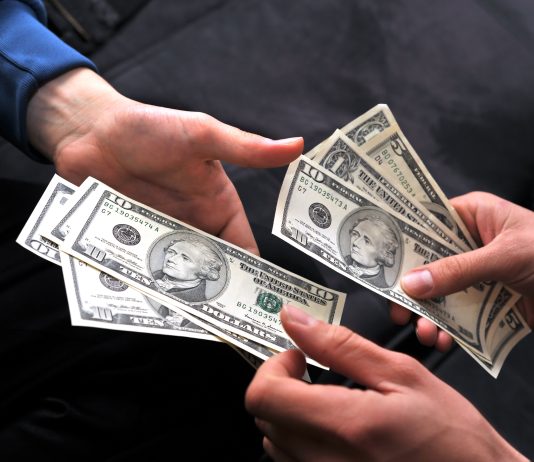 “Dedollarizimi” në botë, është më i shpejtë se sa pritej