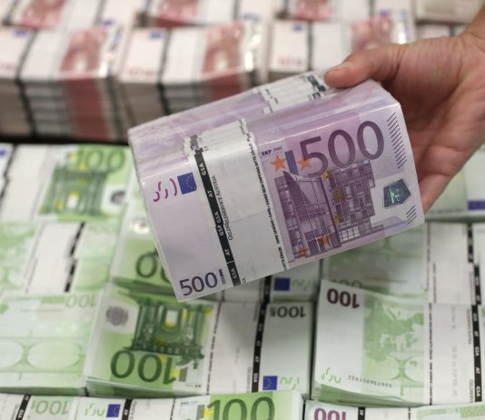 Bankat e Kosovës thyejnë rekord, “vjelin” qytetarët, grumbullojnë mbi 65 milionë euro vetëm për 5 muaj