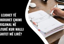 A lejohet të shkruhet çmimi origjinal në faturë kur malli i shitet më lirë?