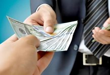 A e di shpërblimin e atij që i jep lek borxh një nevojtari?